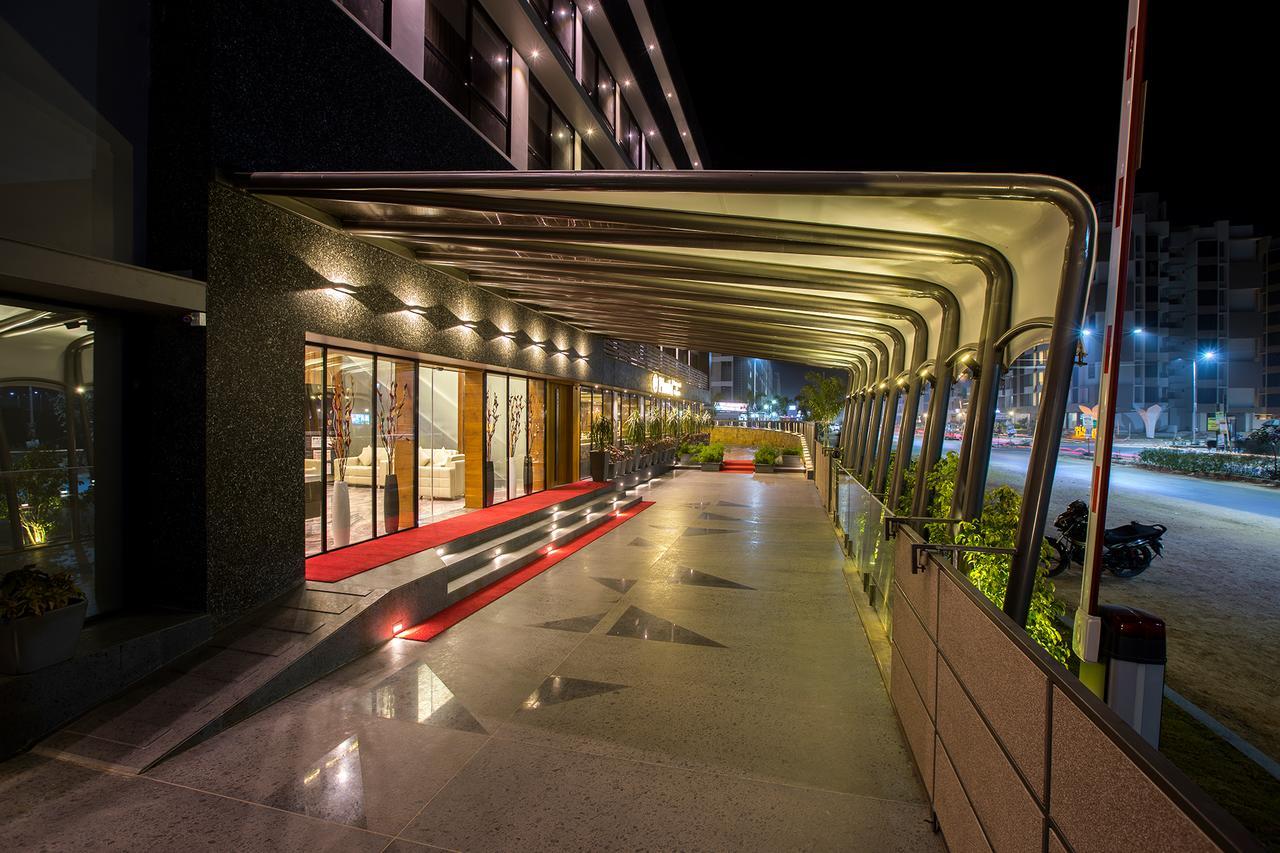 Prominent Corporate Residency Hotel Gandhinagar Exterior photo