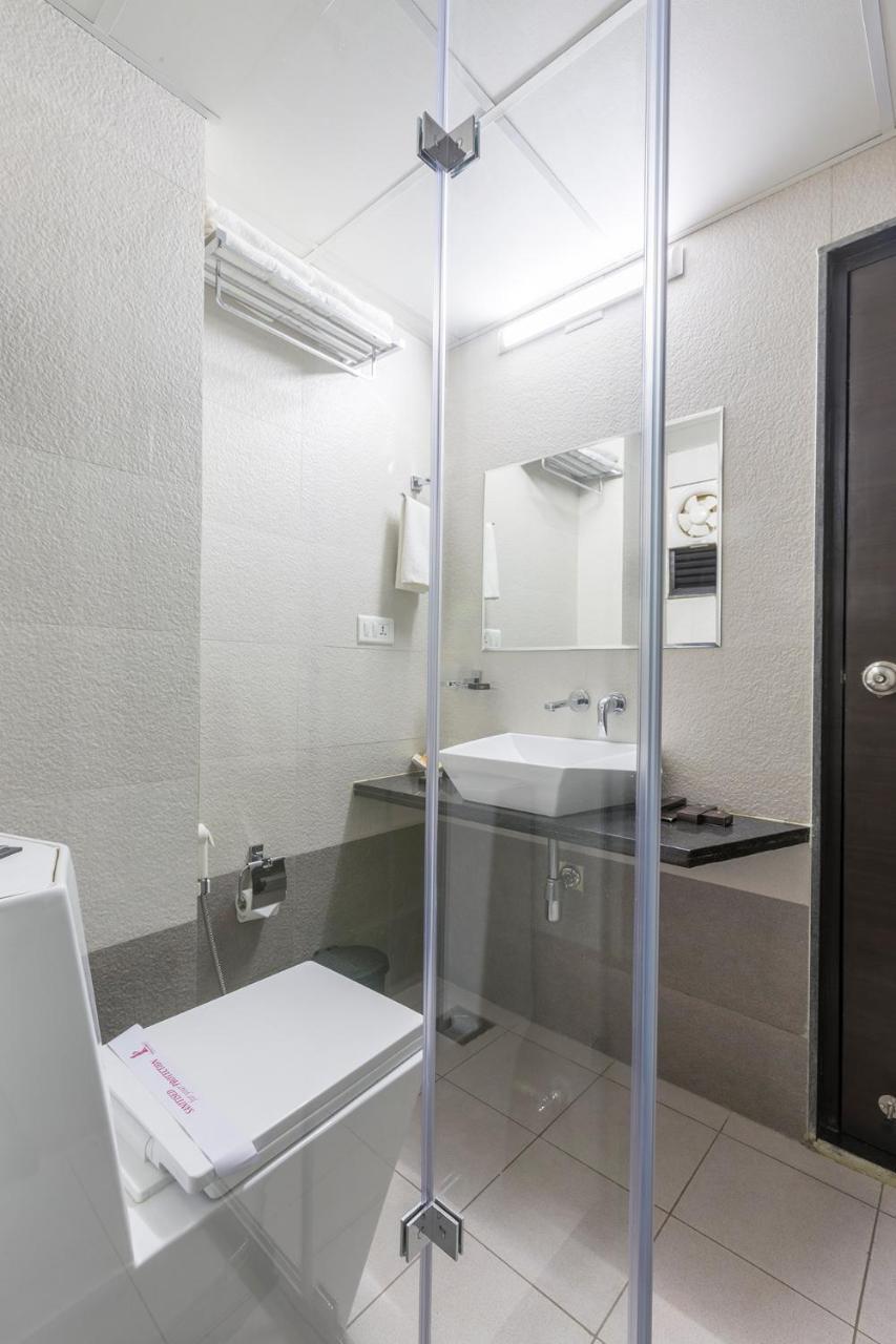 Prominent Corporate Residency Hotel Gandhinagar Exterior photo